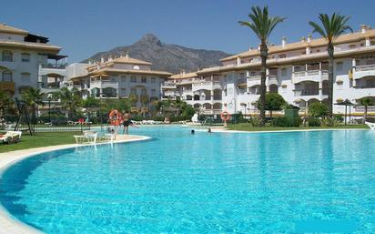 Vista exterior de Planta baixa en venda en Marbella amb Aire condicionat, Terrassa i Piscina