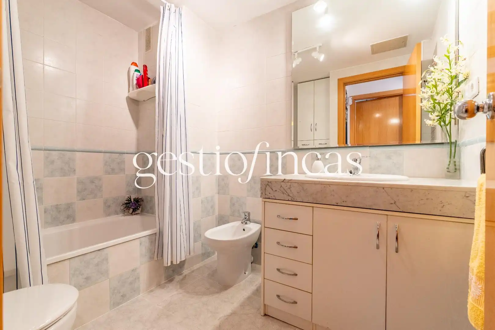 Badezimmer von Wohnungen zum Verkauf in Cambrils mit Klimaanlage, Heizung und Terrasse