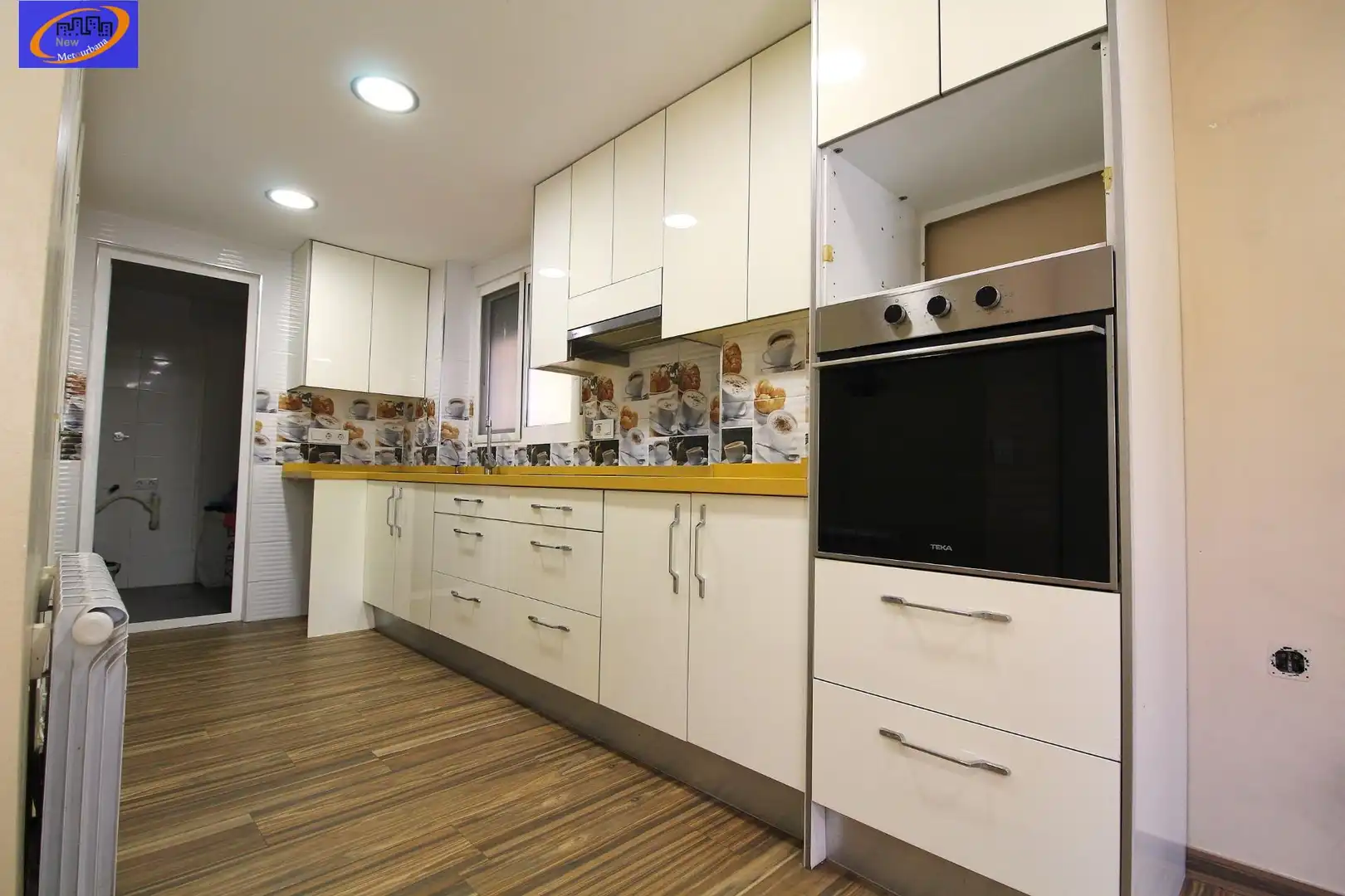 Kitchen of Flat for sale in Valencia  with Air Conditioner, Heating and Storage room