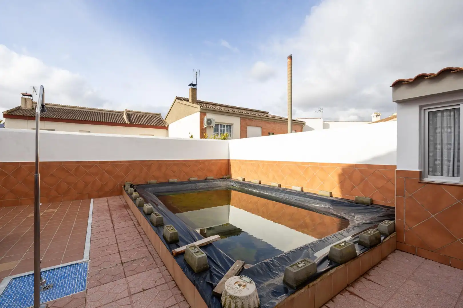 Piscina de Casa adosada en venda en La Zubia amb Aire condicionat, Terrassa i Traster
