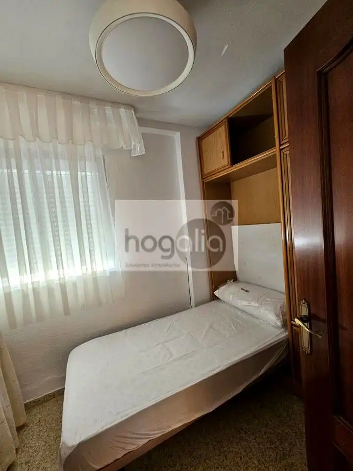 Habitación de Piso de alquiler en Sevilla con Aire acondicionado y Amueblado