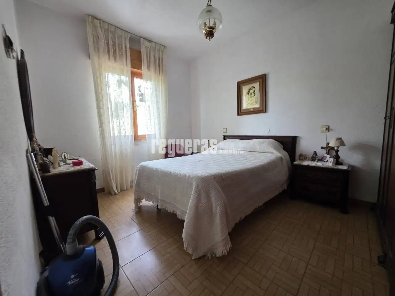 Habitación de Casa o chalet en venta en Illas con Calefacción y Jardín privado