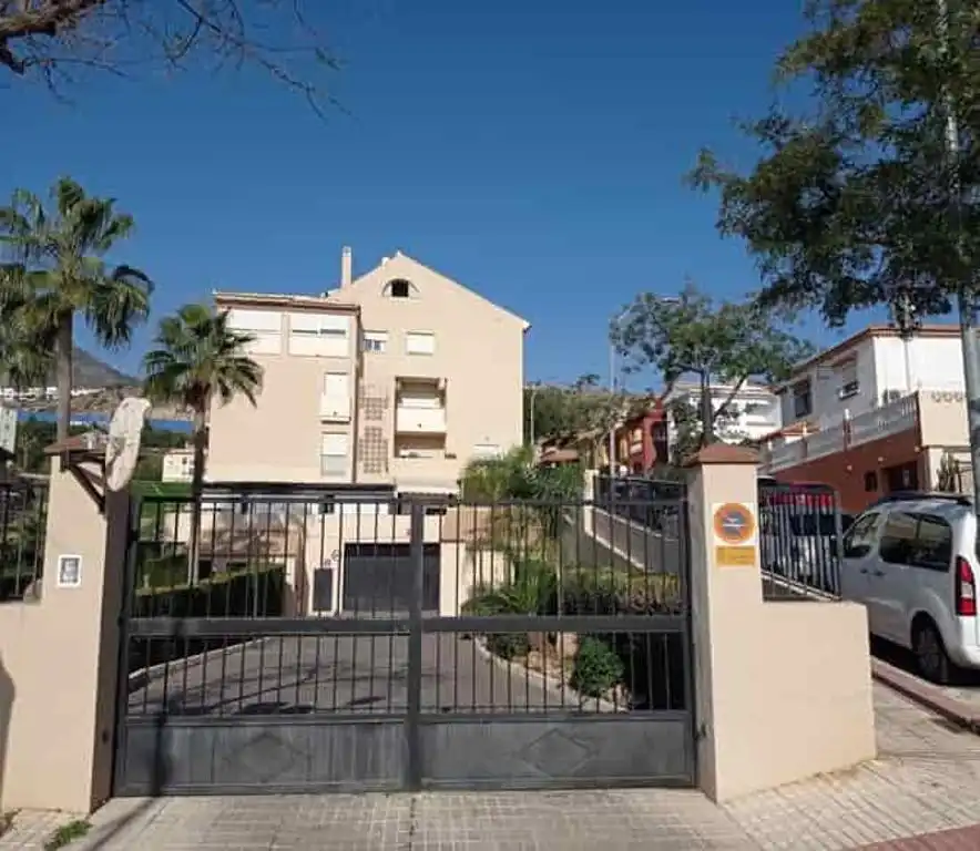 Vista exterior de Piso en venta en Benalmádena con Jardín privado, Terraza y Trastero
