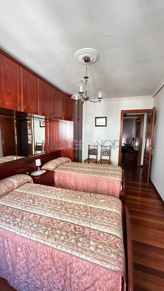 Habitación de Piso en venta en León Capital  con Calefacción y Trastero