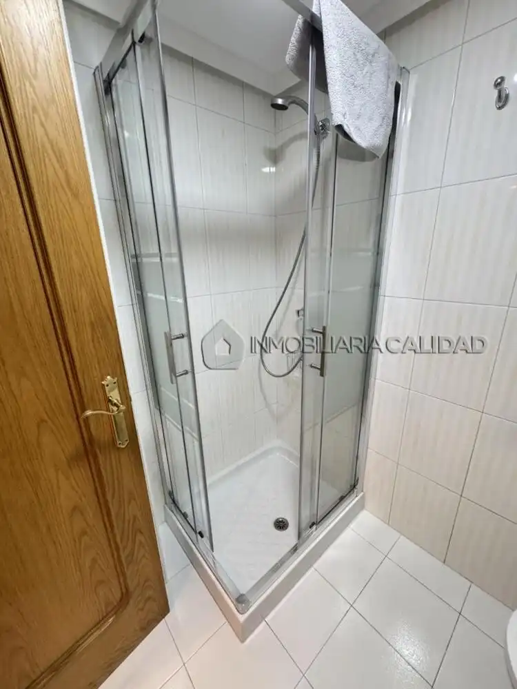 Baño de Piso de alquiler en Burgos con Calefacción y Amueblado