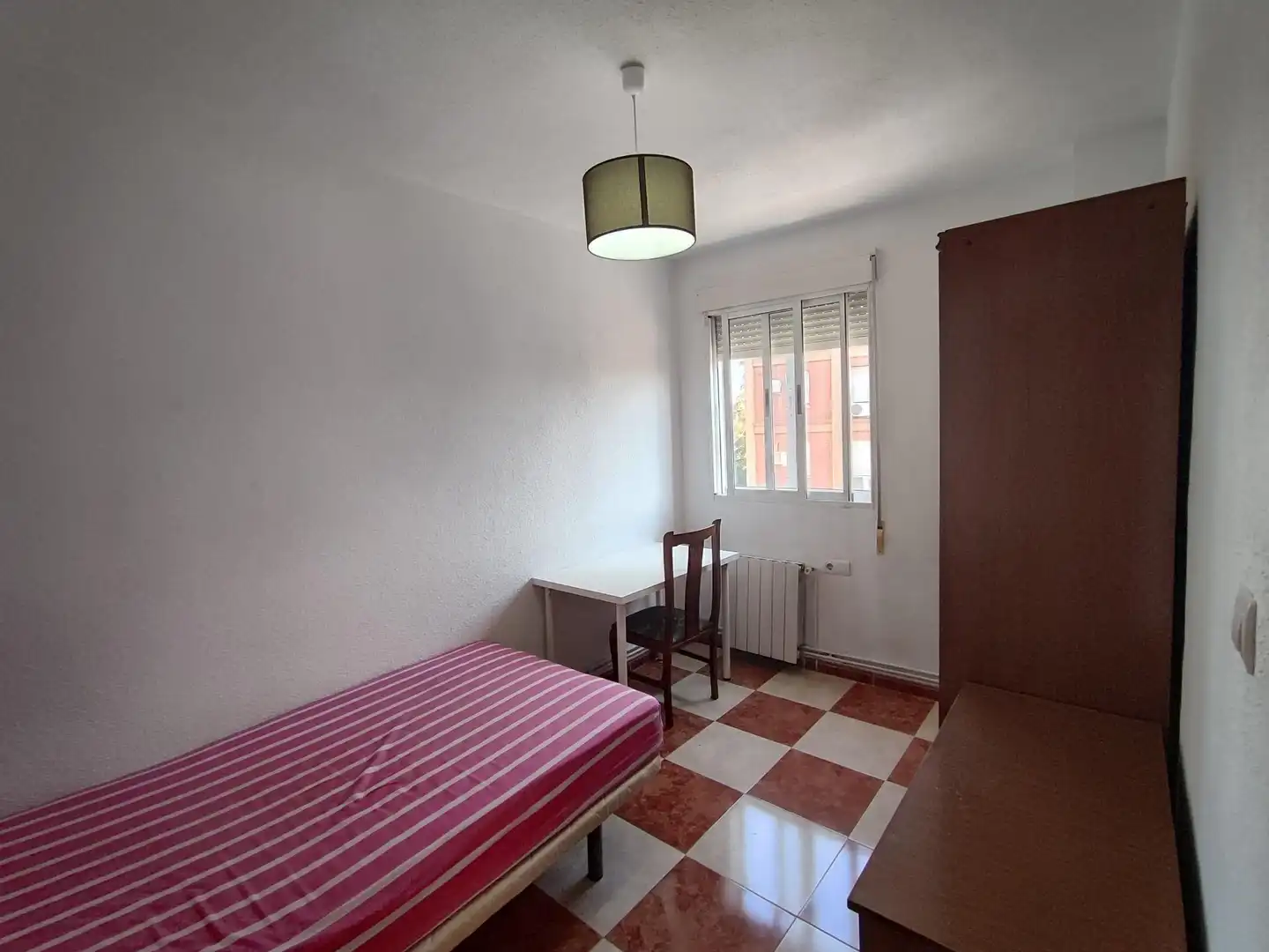 Habitación de Apartamento de alquiler en Granada