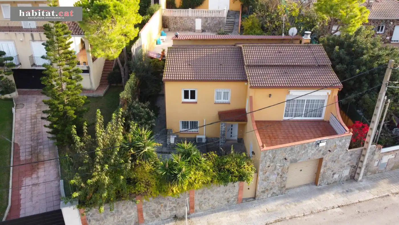 Vista exterior de Casa o xalet en venda en Sant Pere de Ribes amb Aire condicionat, Calefacció i Jardí privat