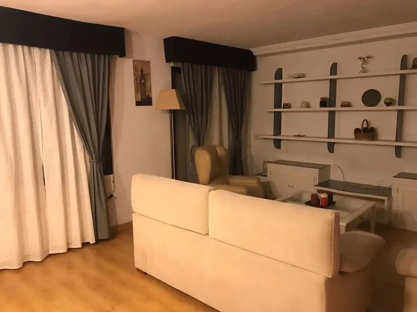 Sala d'estar de Casa o xalet en venda en Daganzo de Arriba, Madrid