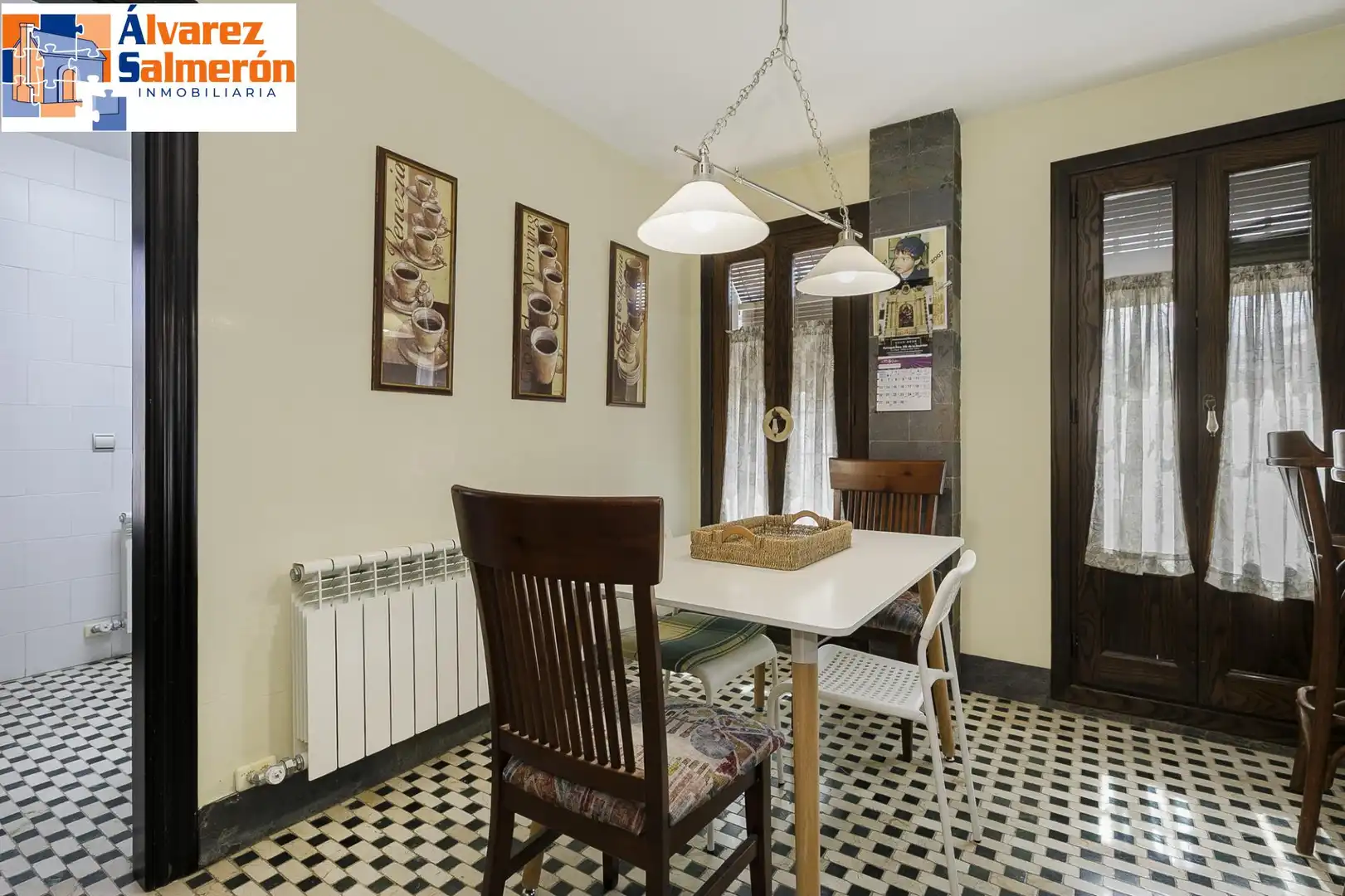 Comedor de Casa o chalet en venta en La Zubia con Aire acondicionado, Calefacción y Jardín privado