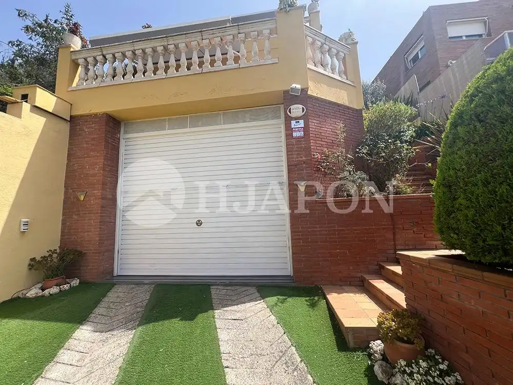 Vista exterior de Casa o xalet en venda en Vilassar de Dalt amb Aire condicionat, Calefacció i Jardí privat