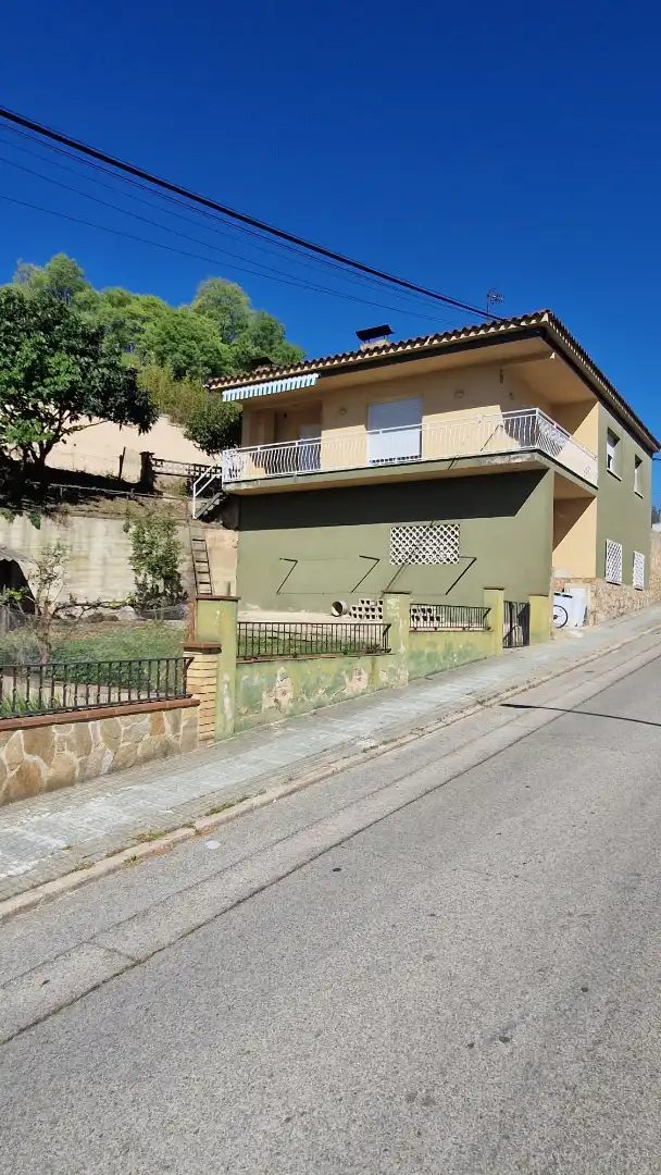 Detached house with terrace for sale in Carrer Vaixell Esmeralda, imagen 2