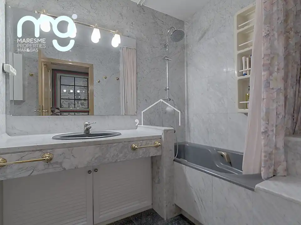 Baño de Ático en venta en Barcelona con Aire acondicionado, Calefacción y Jardín privado