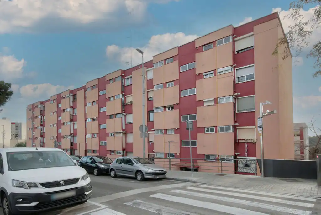 Pis en venda a Av Rasos de Peguera, Ciutat Meridiana