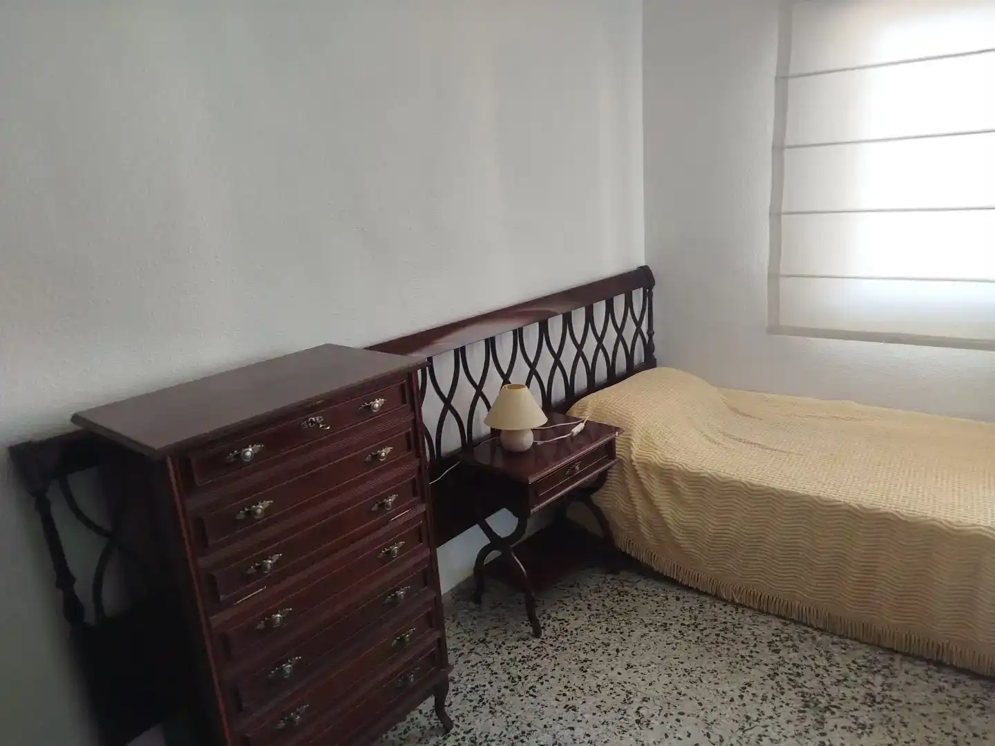Dormitori de Pis en venda en  Granada Capital amb Aire condicionat i Balcó