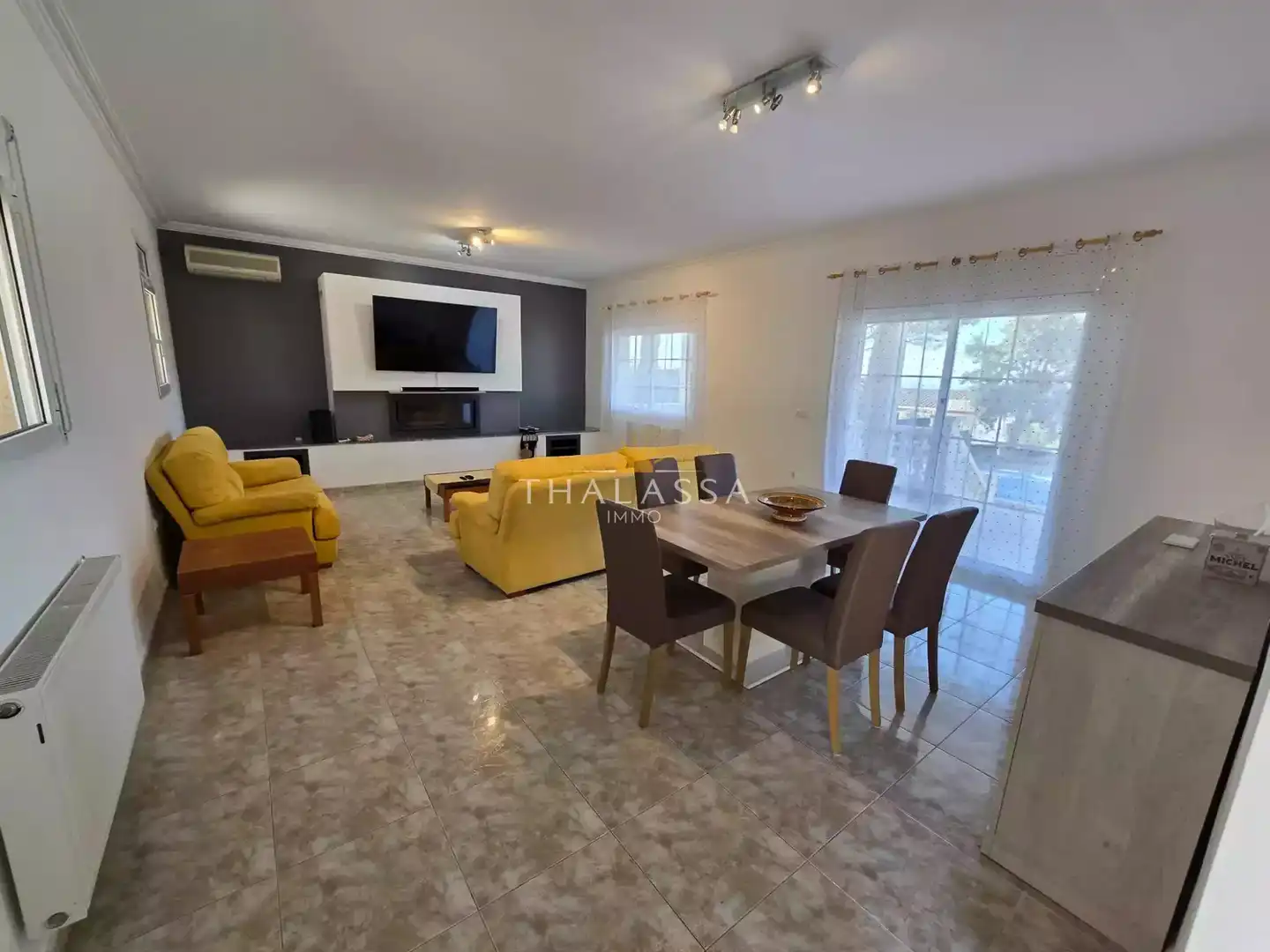 Sala d'estar de Casa o xalet en venda en Pau amb Aire condicionat, Calefacció i Jardí privat