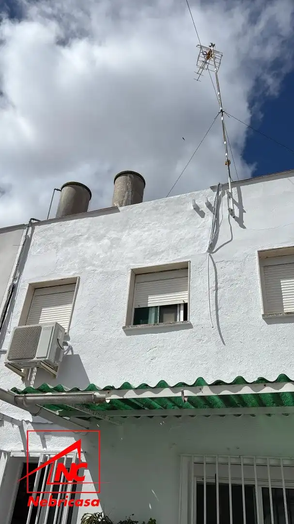 Vista exterior de Casa o chalet en venta en Las Cabezas de San Juan con Aire acondicionado y Trastero
