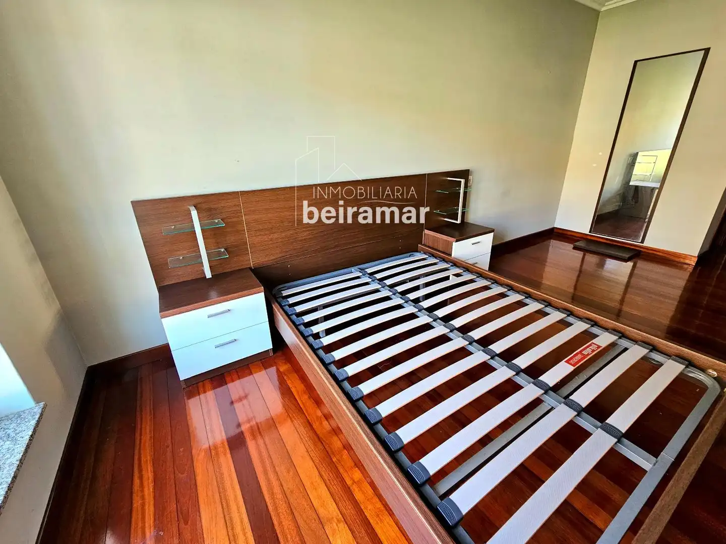 Habitación de Piso en venta en Ribeira con Calefacción, Terraza y Trastero