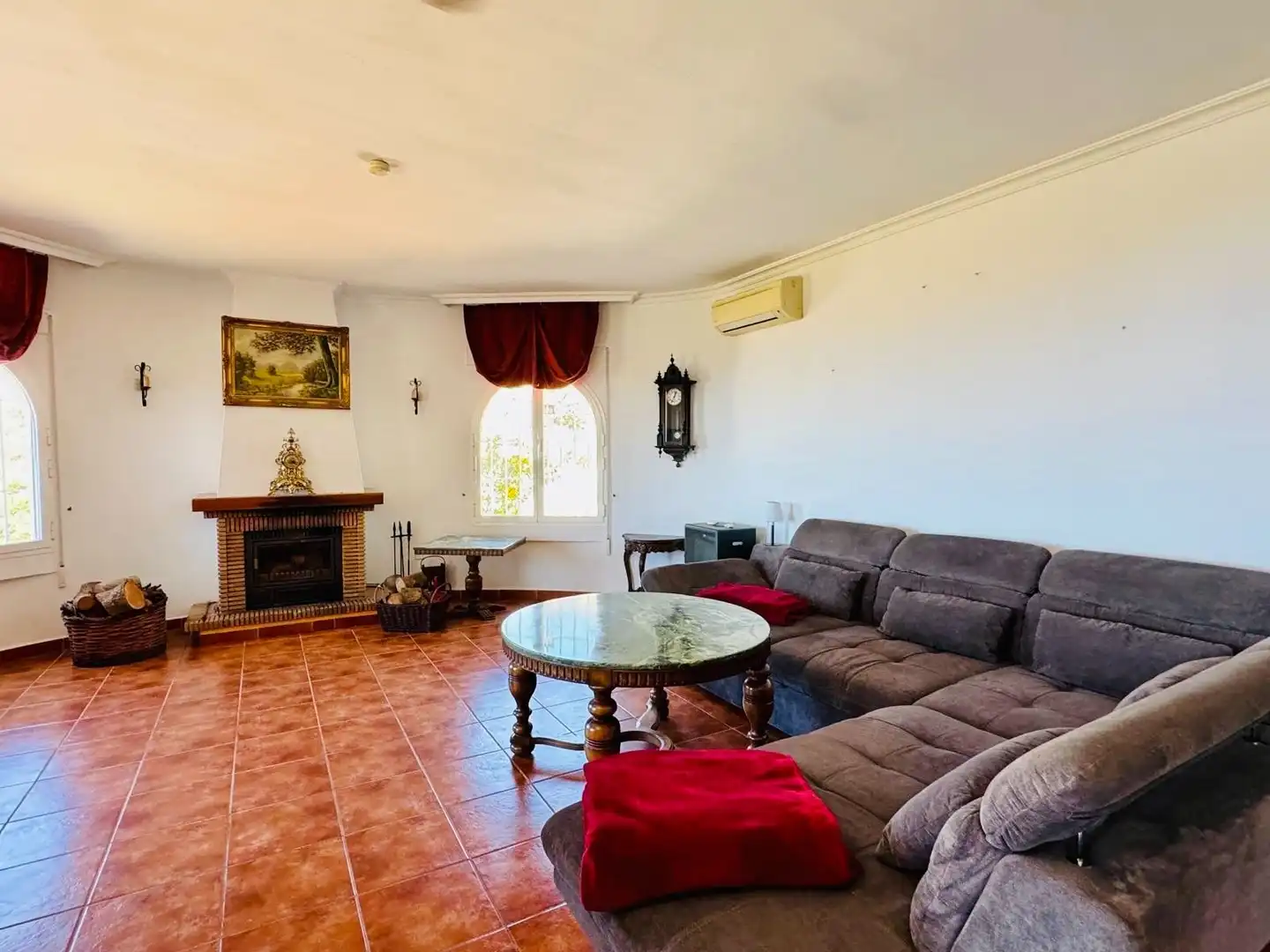 Sala d'estar de Casa o xalet en venda en Arenas amb Aire condicionat, Jardí privat i Traster