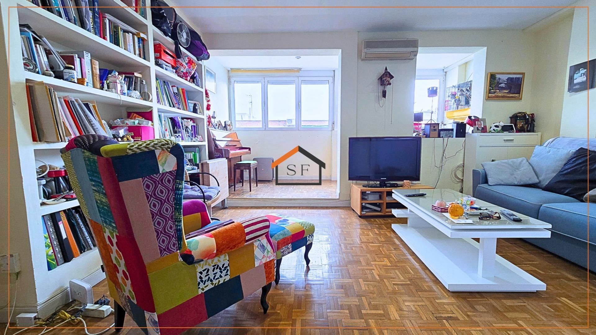 Sala d'estar de Pis en venda en  Madrid Capital amb Aire condicionat, Parquet i Terrassa