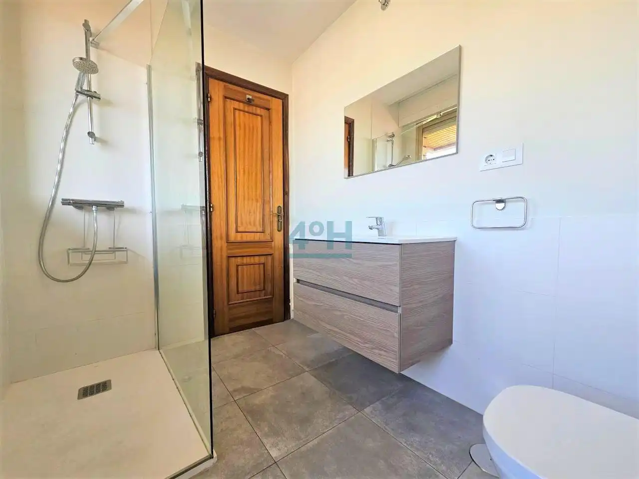 Bathroom of Study for rent in Ourense Capital   with Heating, Storage room and Furnished