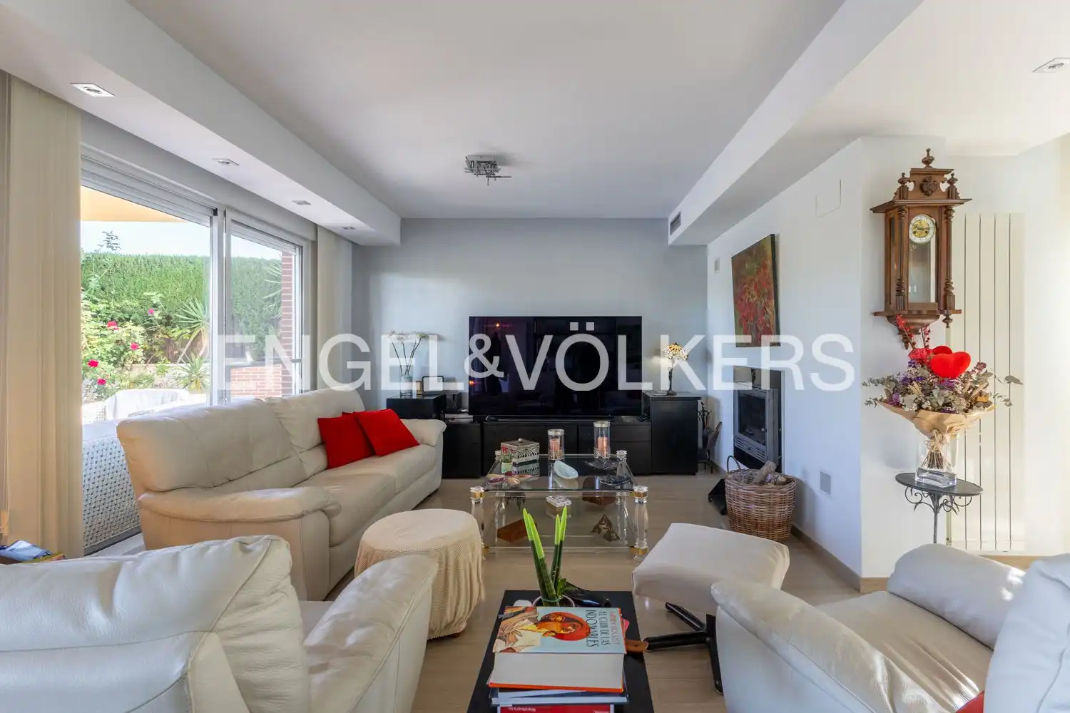 Living room of Houses for sale in Torre en Conill - Cumbres de San Antonio 