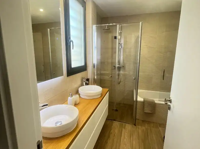 Bany de Casa o xalet en venda en Cuarte de Huerva amb Aire condicionat, Terrassa i Piscina