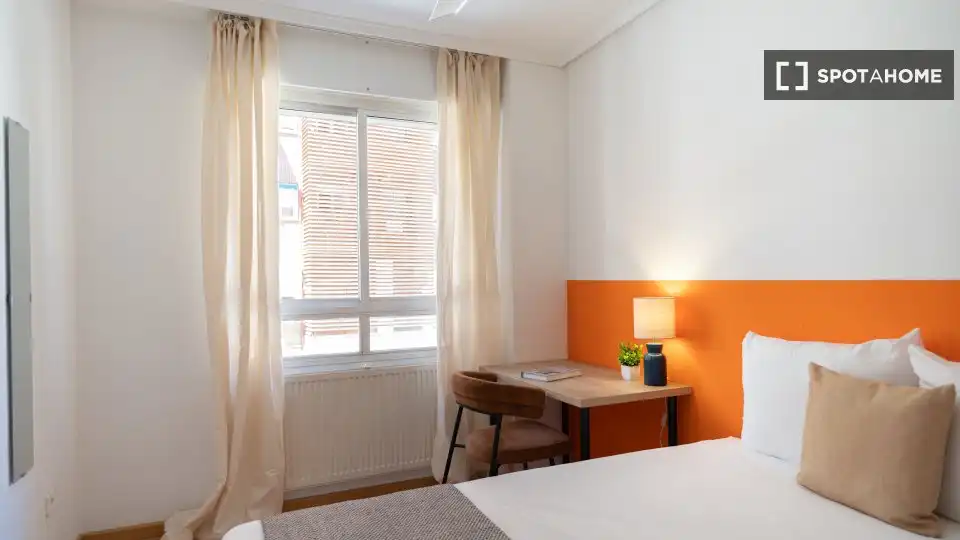 Bedroom of Flat for rent in Madrid  with Air Conditioner, Heating and Furnished