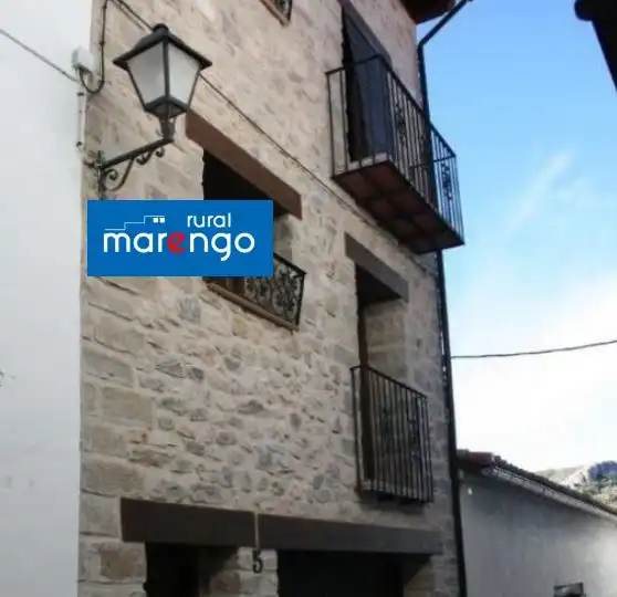 Außenansicht von Einfamilien-Reihenhaus zum Verkauf in Morella mit Terrasse, Abstellraum und Möbliert
