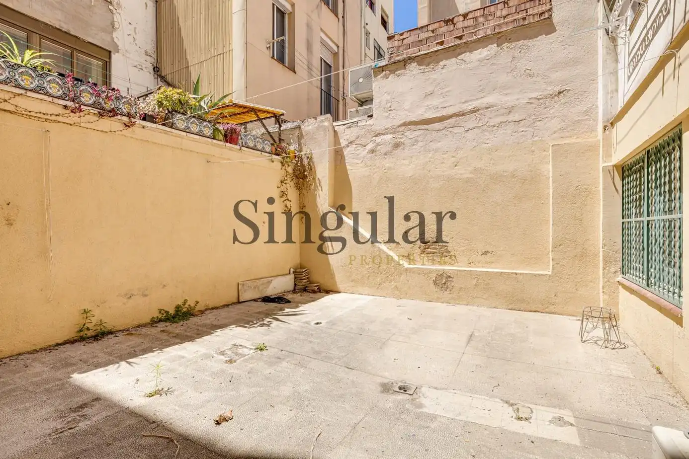 Commercial properties for rent in Carrer de la Creu Coberta, Hostafrancs