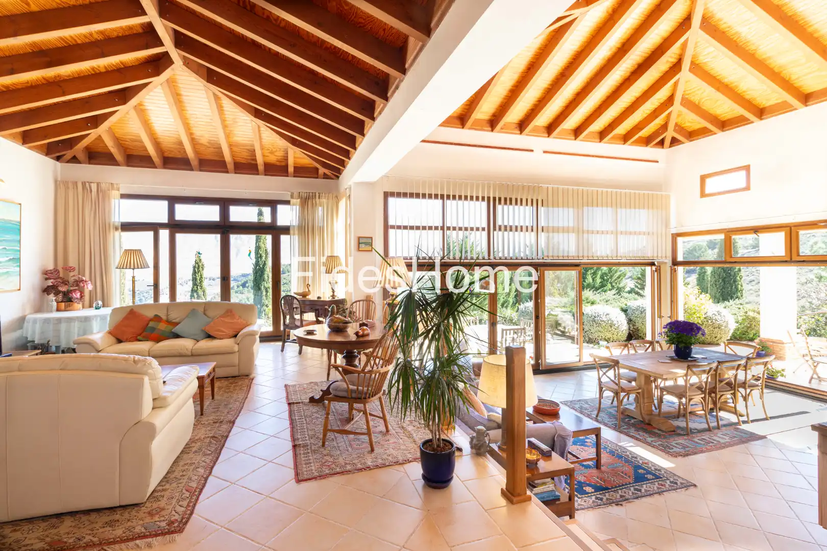 Sala d'estar de Finca rústica en venda en Villamena amb Aire condicionat, Calefacció i Jardí privat