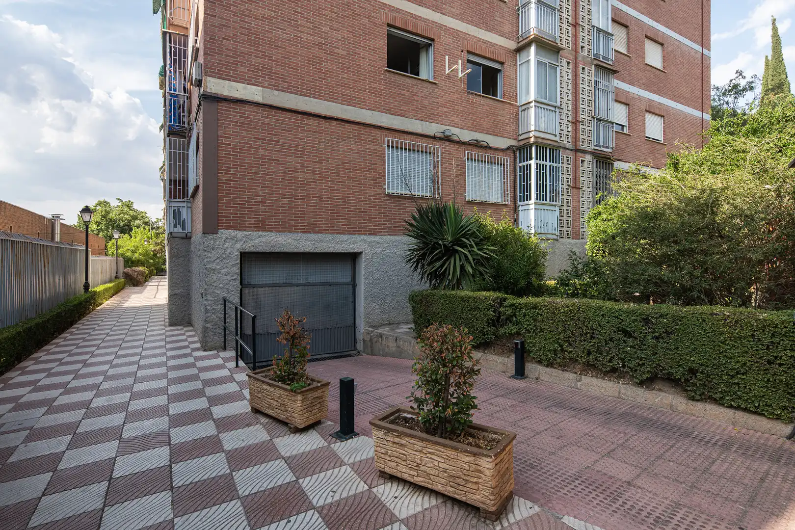 Exterior view of Flat for sale in Granada  with Air Conditioner, Parquet flooring and Terrace