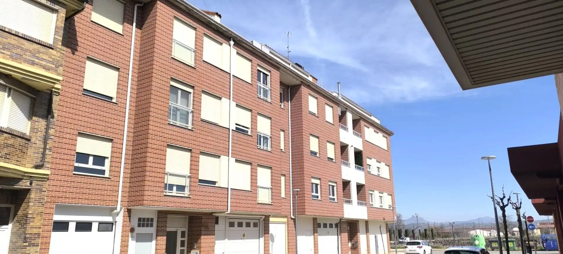 Vista exterior de Dúplex en venta en Cenicero con Calefacción, Terraza y Trastero