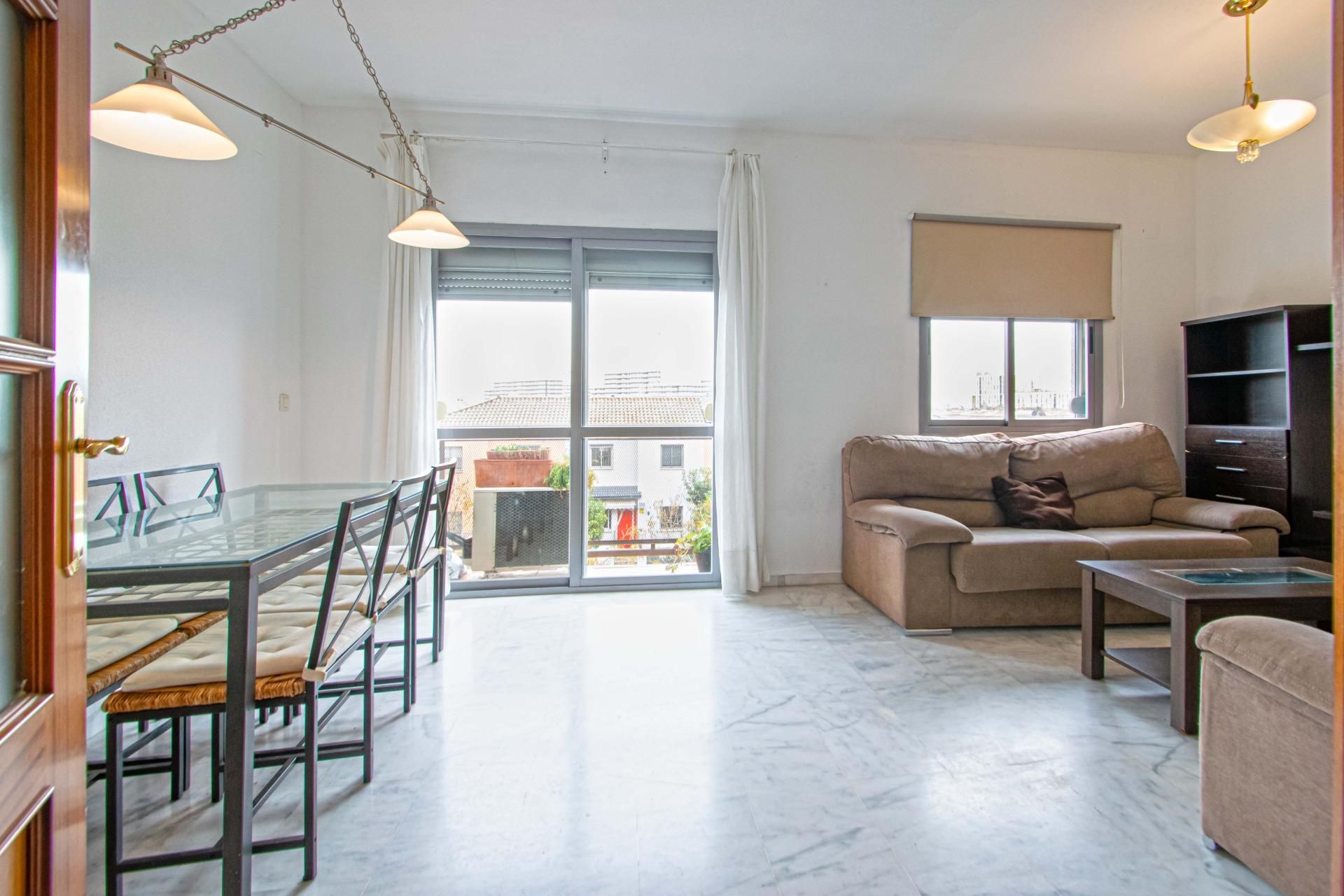 Vista exterior de Piso en venta en  Sevilla Capital con Aire acondicionado, Trastero y Balcón