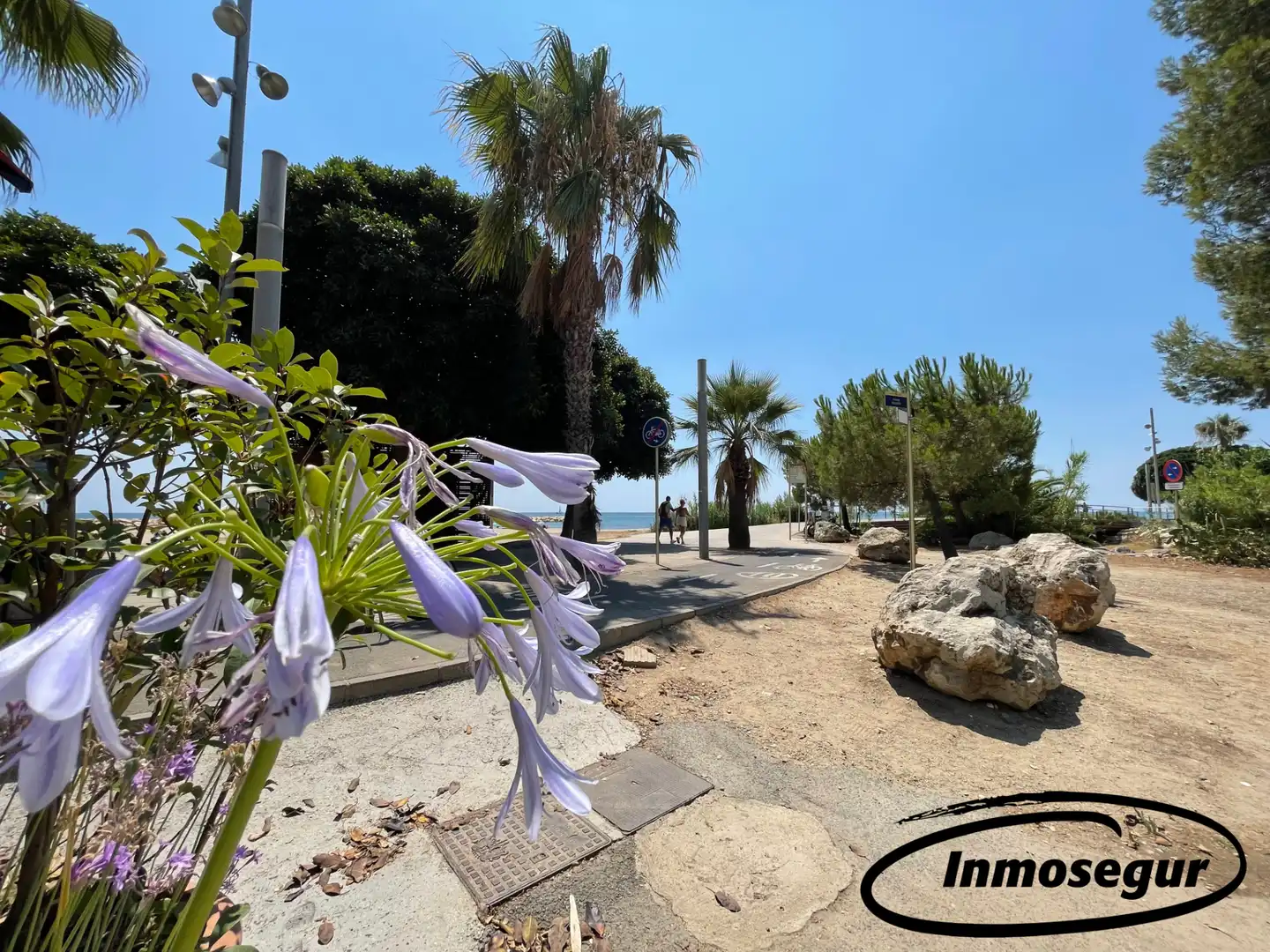 Vista exterior de Casa adosada en venda en Cambrils amb Aire condicionat, Calefacció i Jardí privat