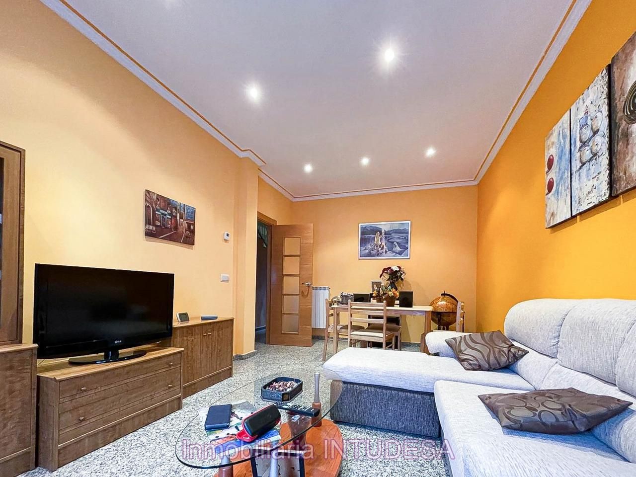 Sala d'estar de Casa o xalet en venda en Fustiñana amb Calefacció, Jardí privat i Terrassa