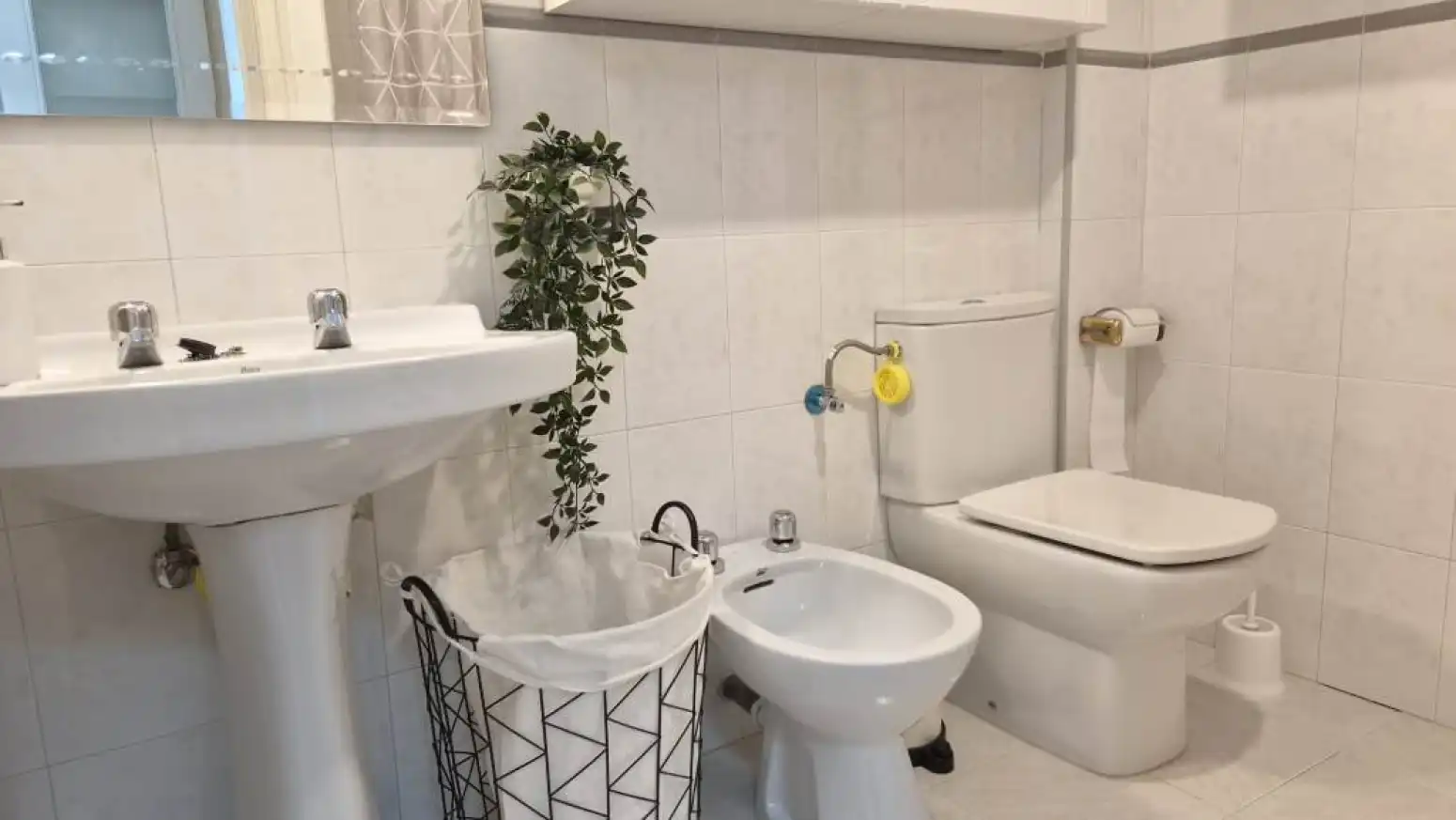 Baño de Piso de alquiler en Salamanca con Calefacción, Parquet y Amueblado