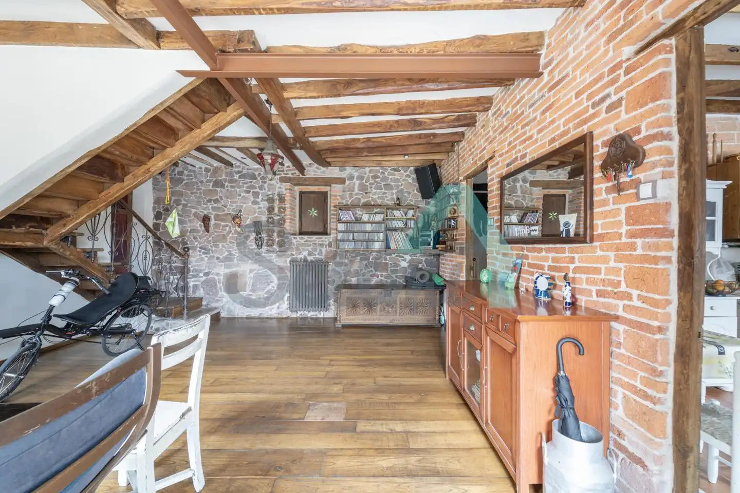 Einfamilien-Reihenhaus zum Verkauf in Carreño mit Heizung, Privatgarten und Parkett