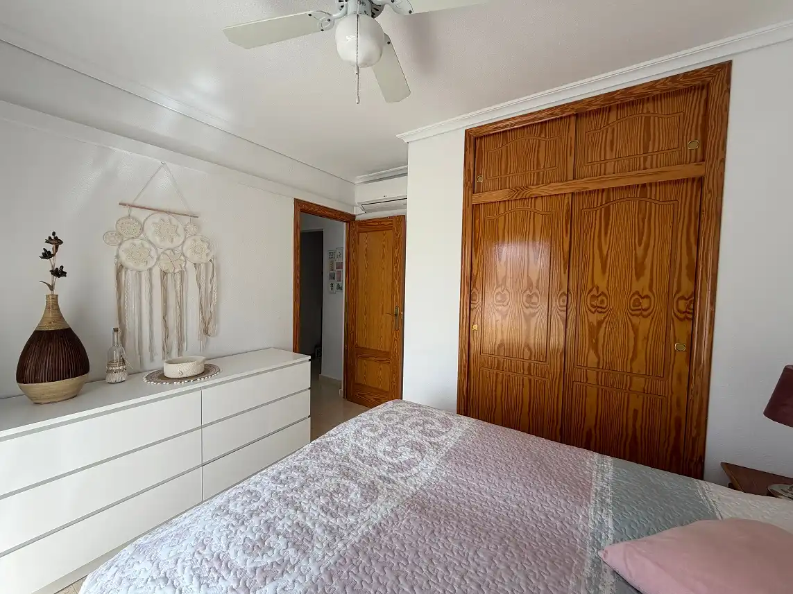 Habitación de Casa adosada en venta en Santa Pola con Aire acondicionado, Terraza y Amueblado