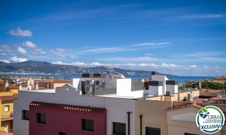 Vista exterior de Apartament en venda en Empuriabrava amb Aire condicionat i Terrassa