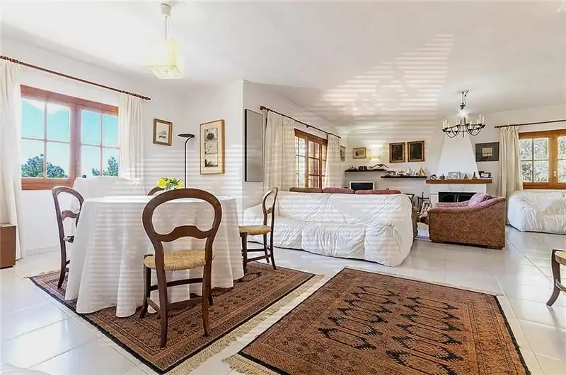 Sala d'estar de Casa o xalet en venda en Calvià amb Calefacció, Jardí privat i Terrassa