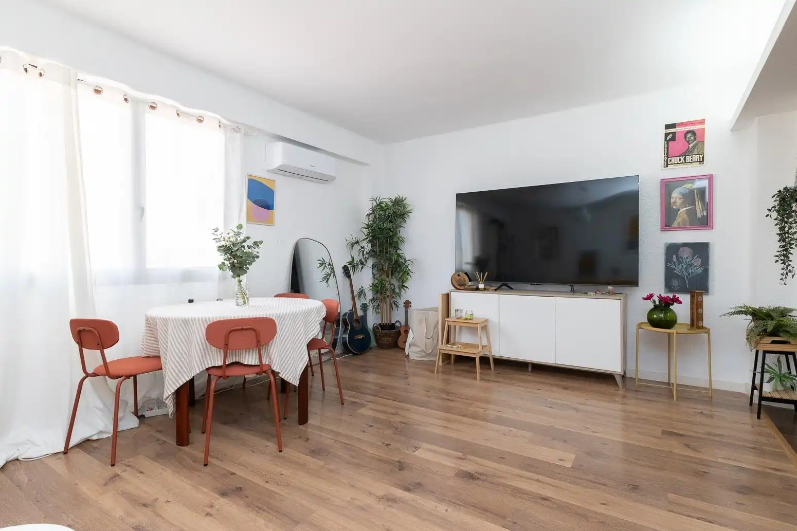 Sala d'estar de Pis de lloguer en Aldaia amb Aire condicionat i Balcó