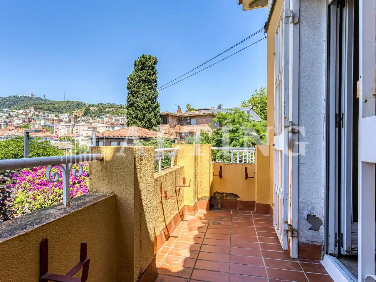 Balcony of Office for rent in Barcelona  with Heating and Furnished