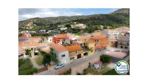 Casa de pueblo con voltes catalanes en el corazón de Palausaverdera
