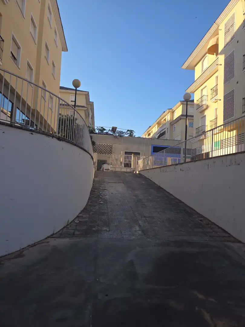 Parking de Piso de alquiler en Badajoz con Aire acondicionado, Calefacción y Jardín privado