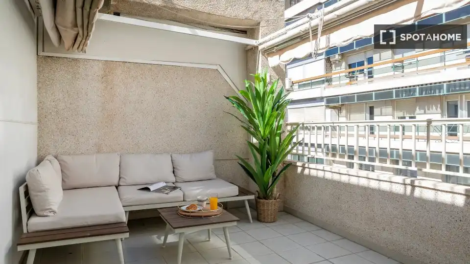 Terrace of Flat for share in Alicante / Alacant  with Air Conditioner, Heating and Furnished