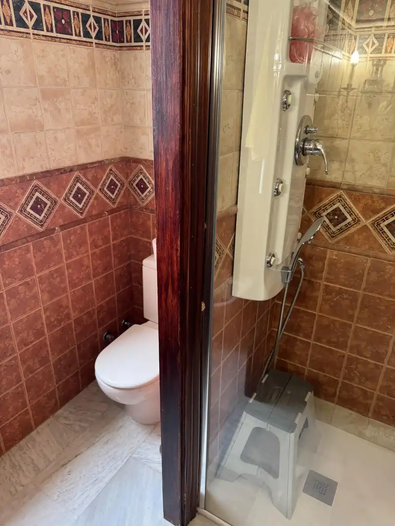 Bany de Casa adosada en venda en Morón de la Frontera amb Aire condicionat, Jardí privat i Moblat