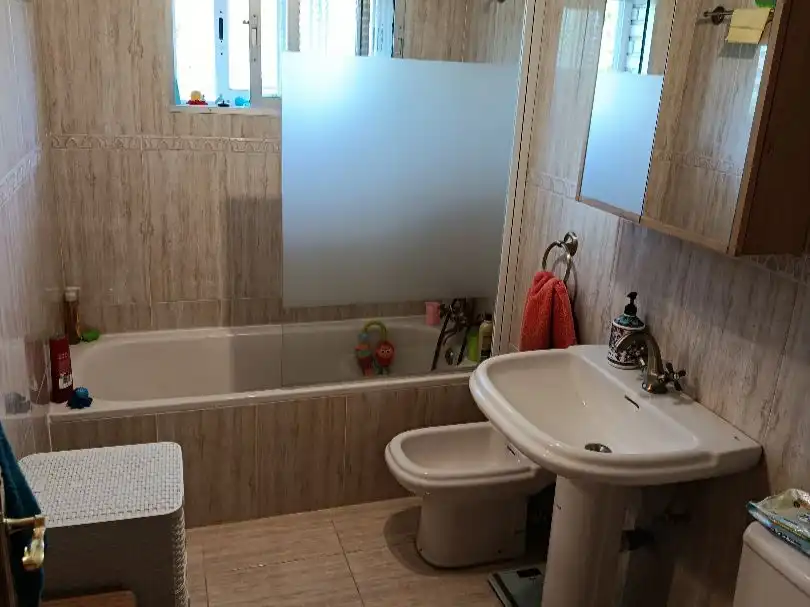 Badezimmer von Wohnung zum Verkauf in Móstoles mit Terrasse