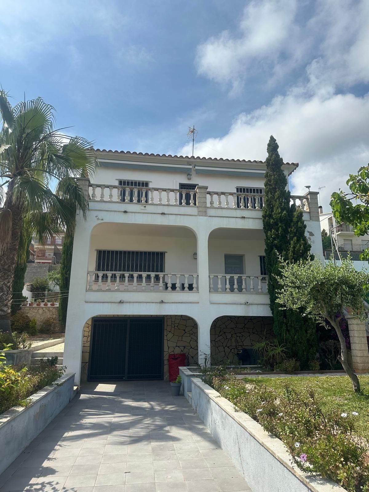 Vista exterior de Casa o xalet en venda en Calafell amb Aire condicionat, Jardí privat i Terrassa