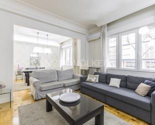 Sala d'estar de Apartament de lloguer en  Madrid Capital amb Aire condicionat, Calefacció i Parquet