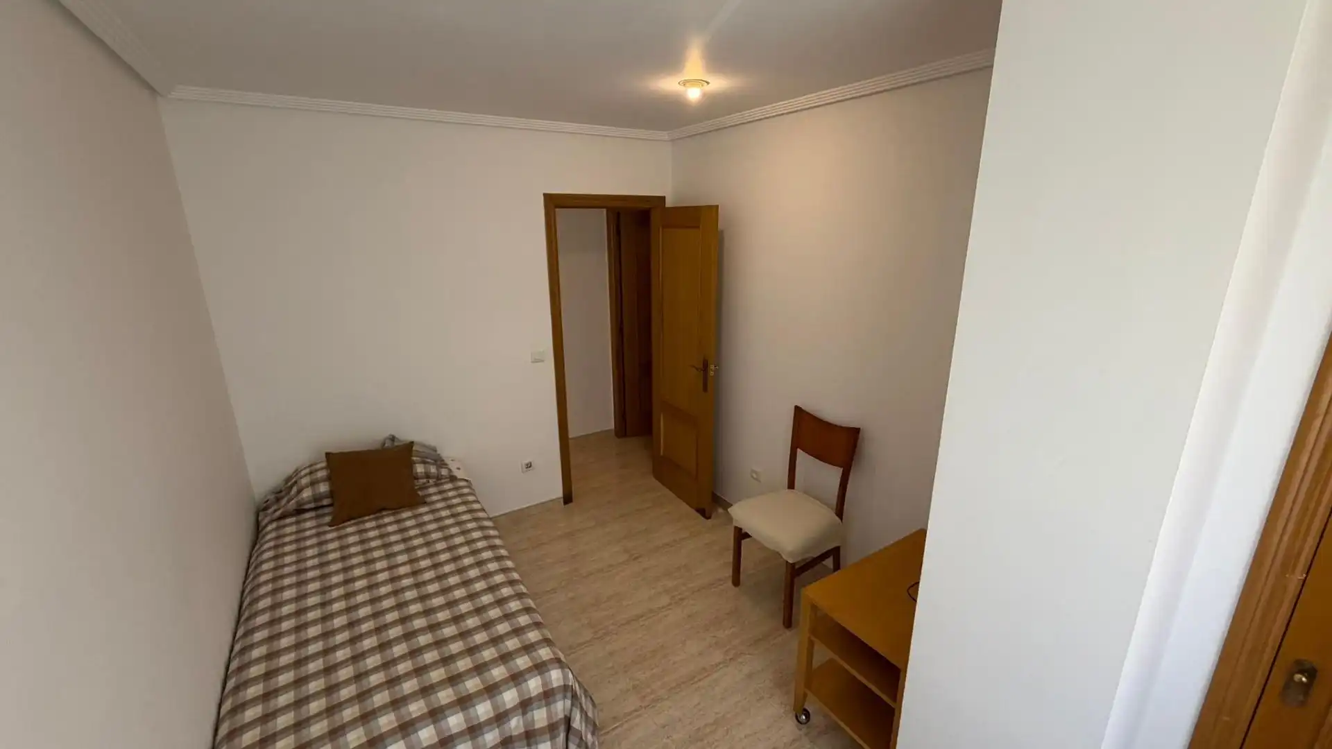 Habitación de Apartamento en venta en Castellón de la Plana / Castelló de la Plana con Terraza, Trastero y Amueblado